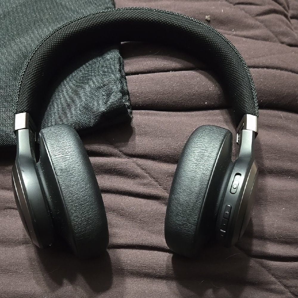 Wireless Black Headphones
